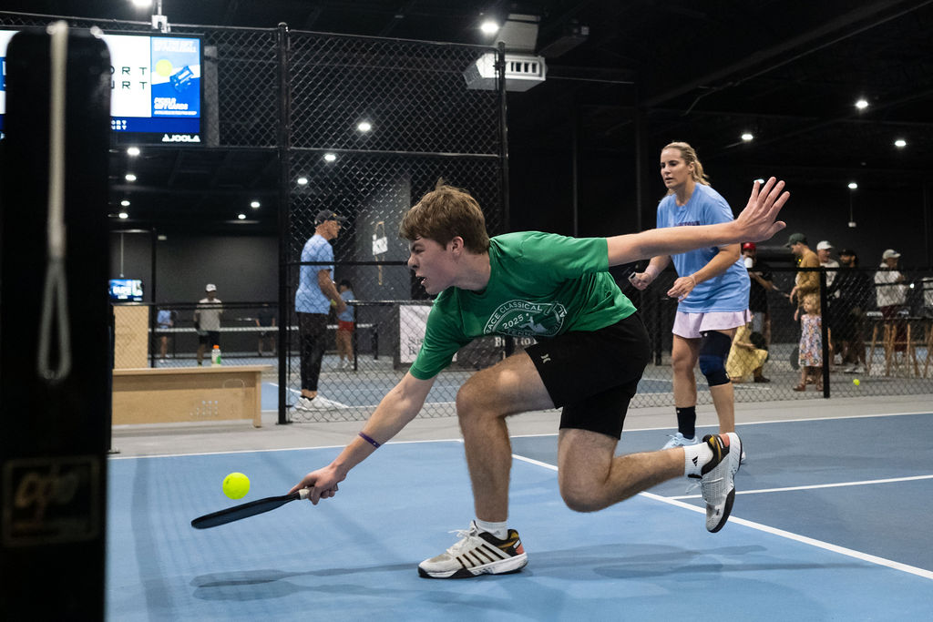 A full-stretch dig during the Pro-Am